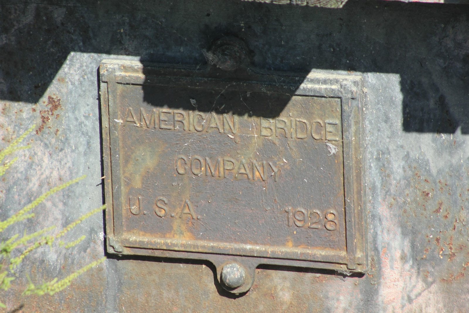 Plaque, center span